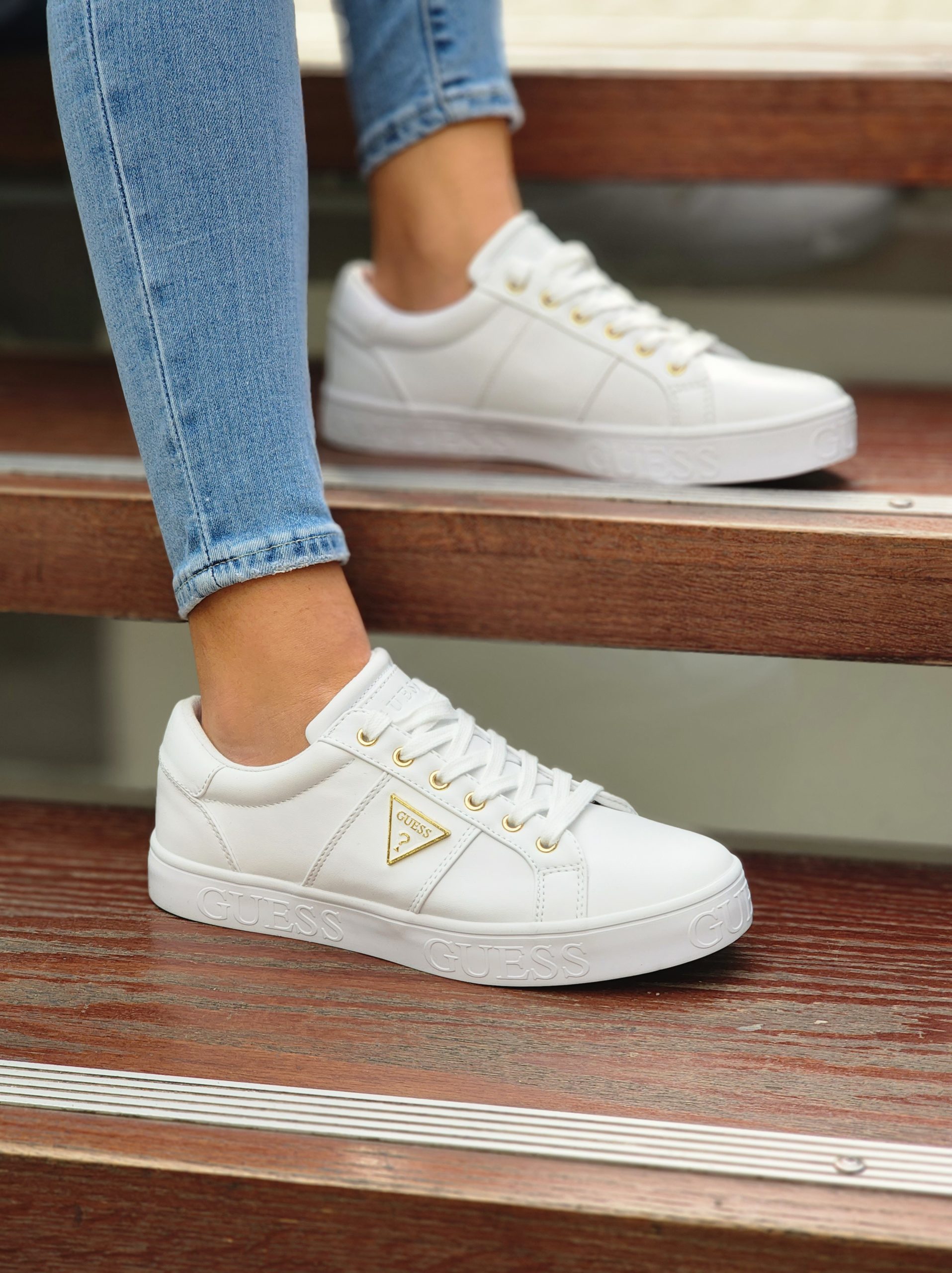 נעלי GUESS ASTRAY 20231204_122206