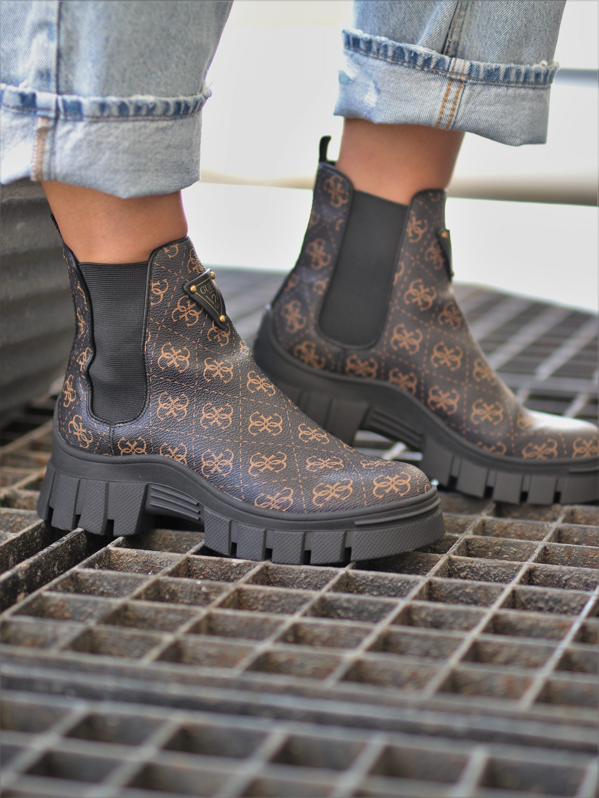 נעלי GUESS HESTIA IMG_8852