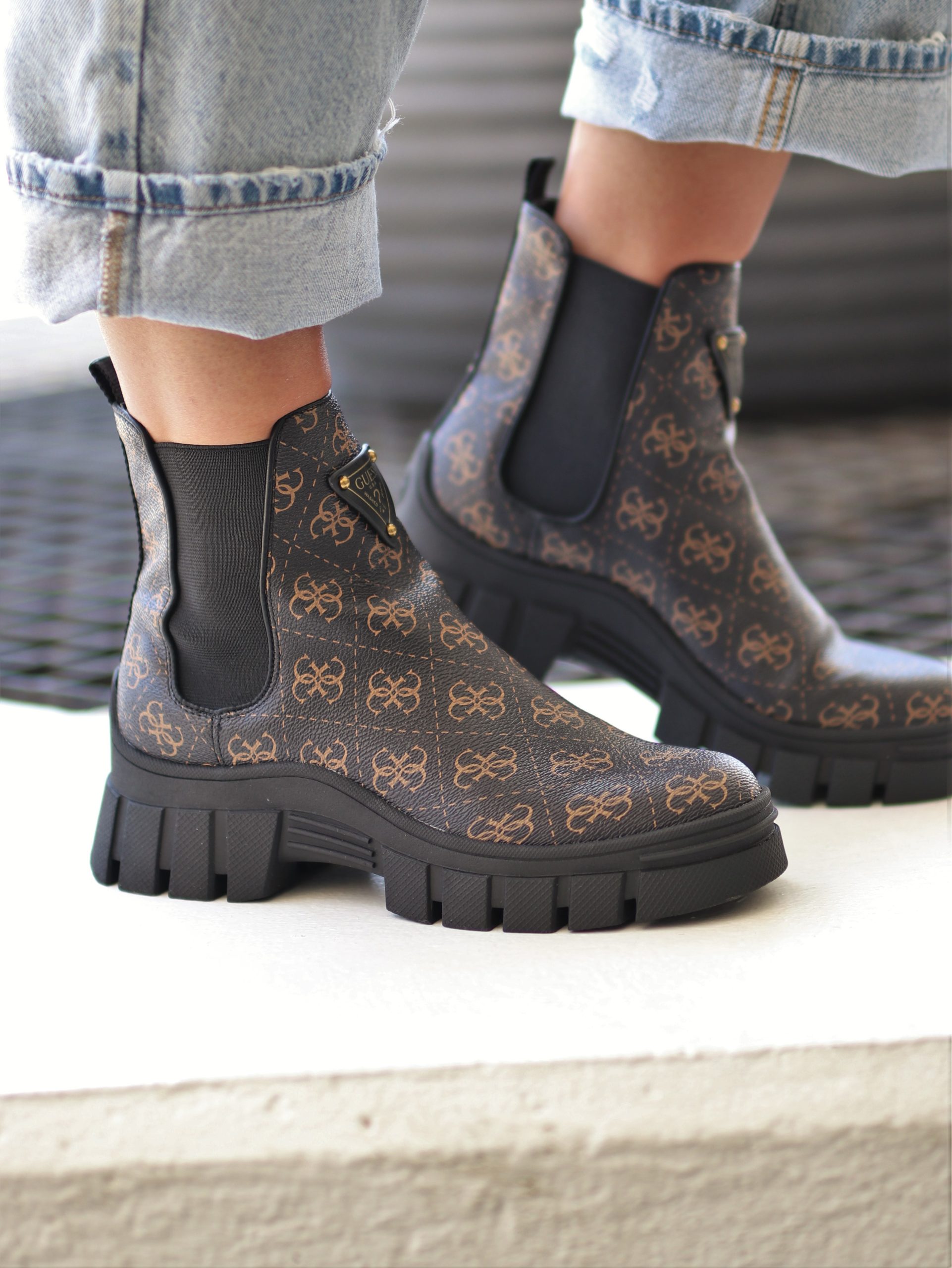 נעלי GUESS HESTIA IMG_8860