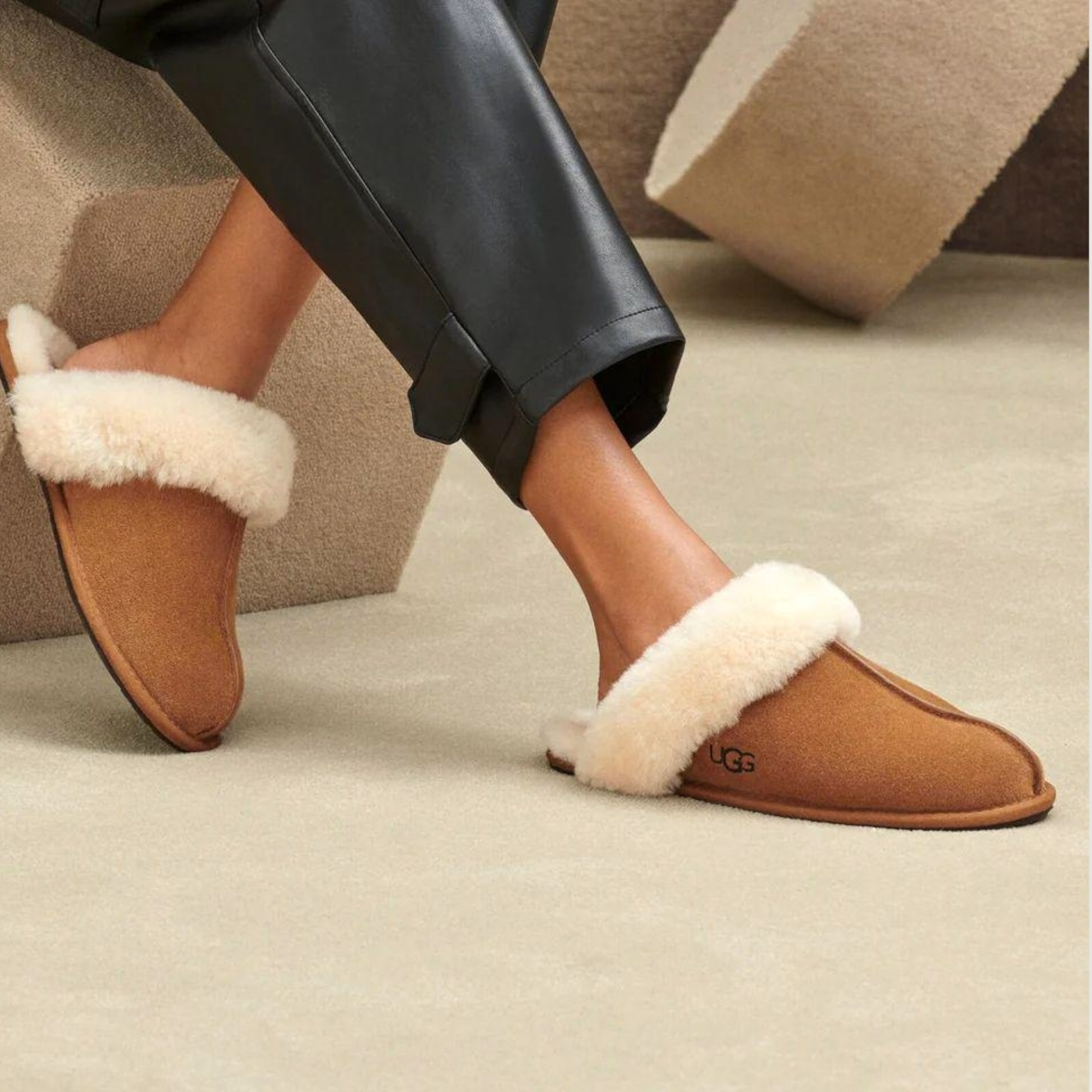 נעלי UGG SCUFFETTE נעלי UGG SCUFFETTE