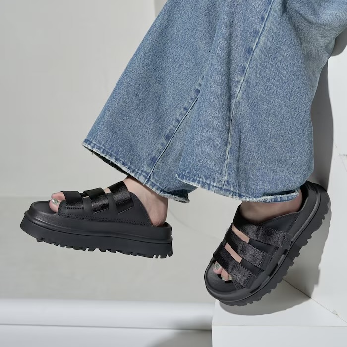 נעלי שחור UGG GOLDENGLOW SLIDE