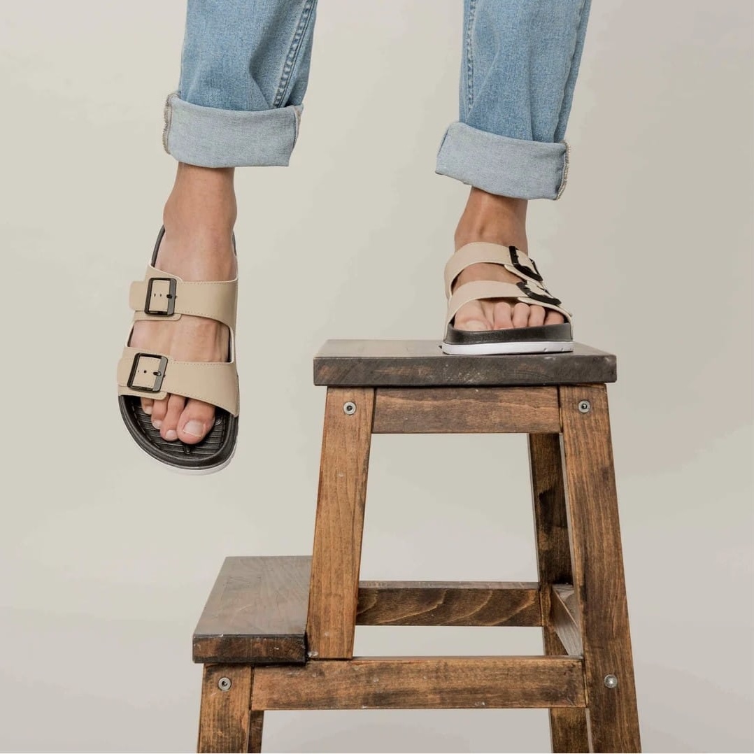 כפכפי PEOPLE THE LENNON HERITAGE