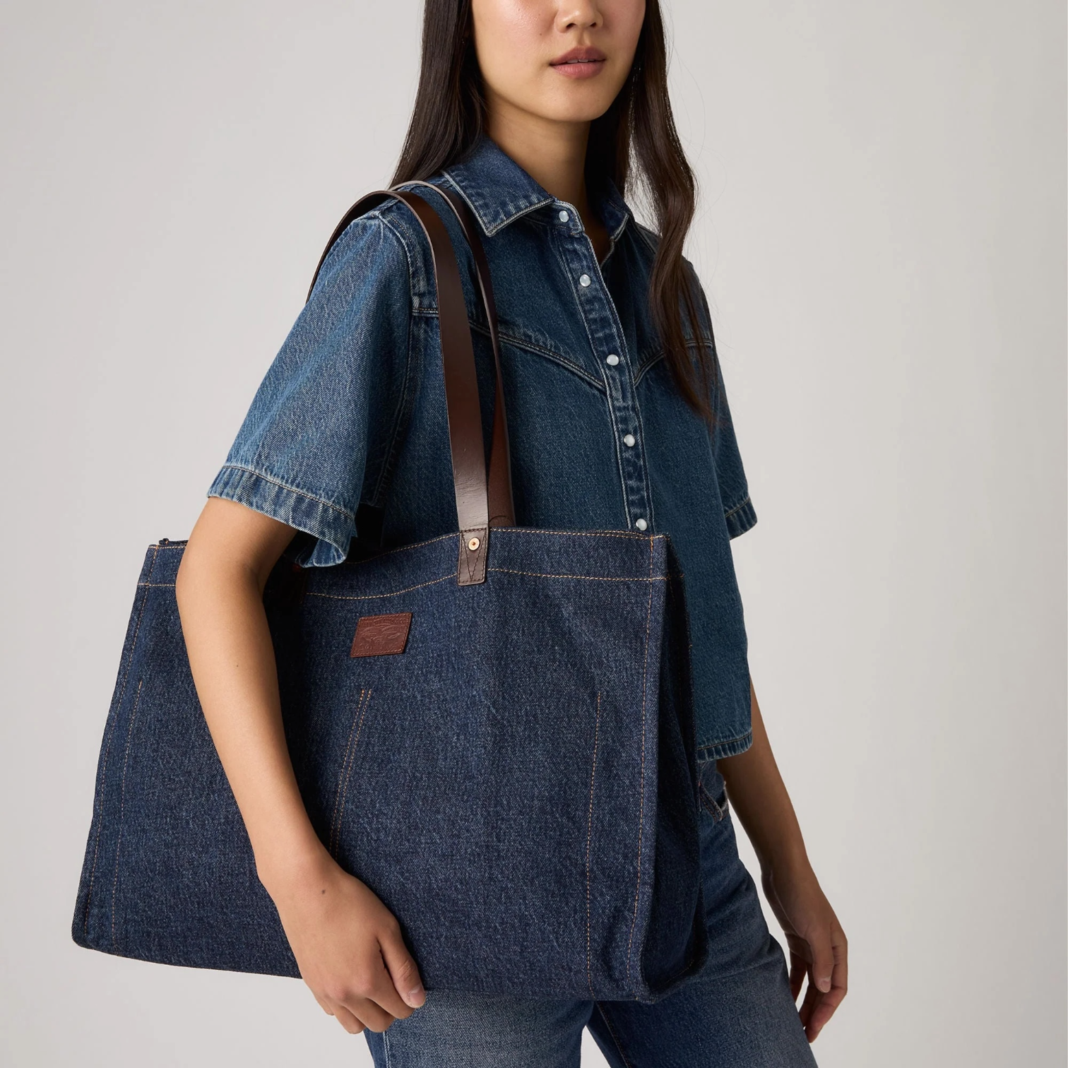 תיק LEVIS HERITAGE ALL DAY TOTE תיק LEVIS HERITAGE ALL DAY TOTE