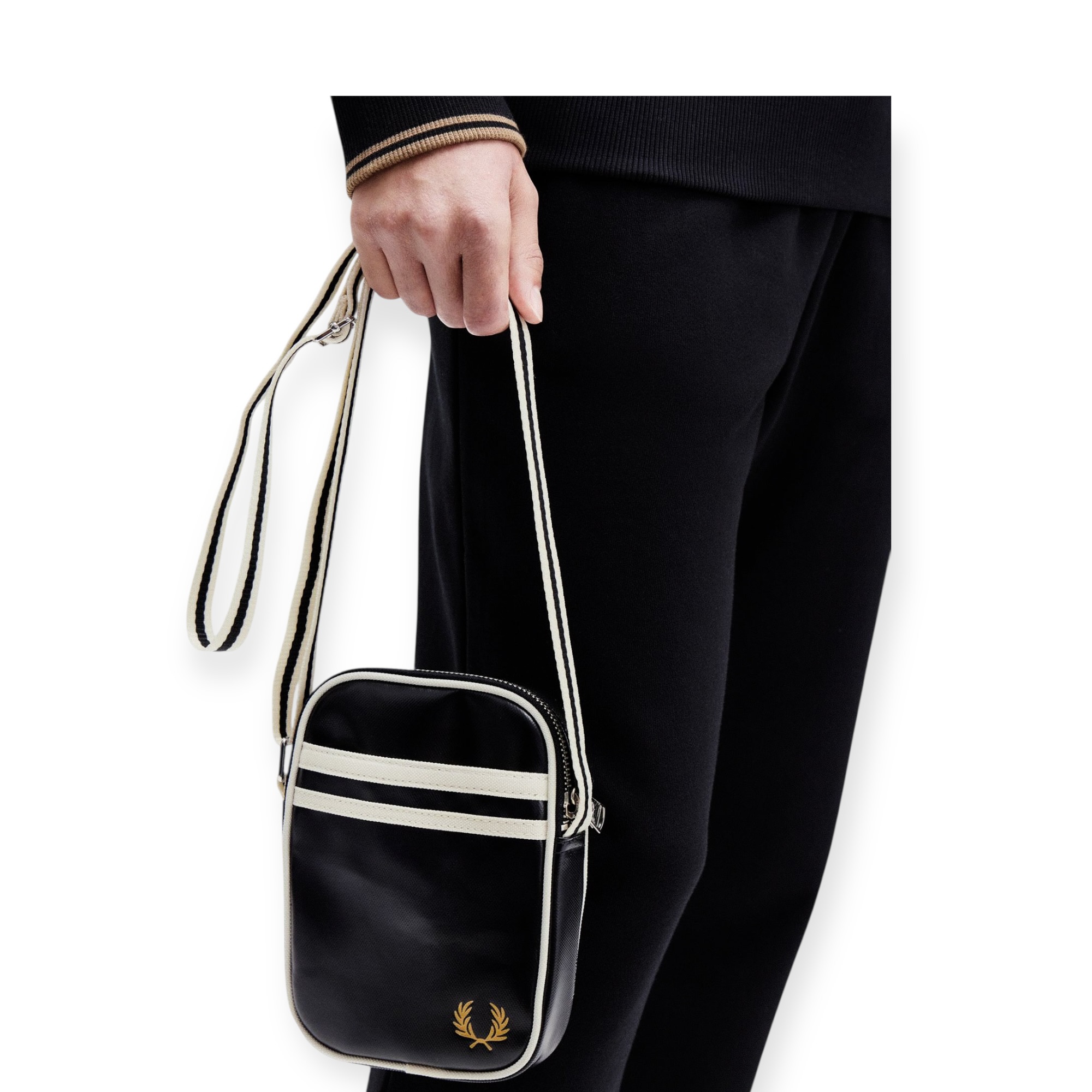 תיק FRED PERRY SMALL SADE BAG