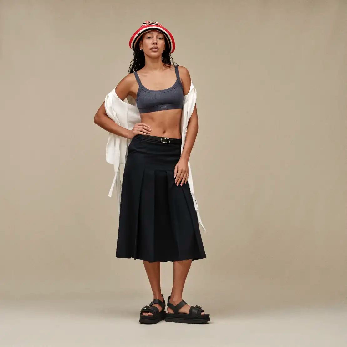 נעלי וילה UGG GOLDENSTAR