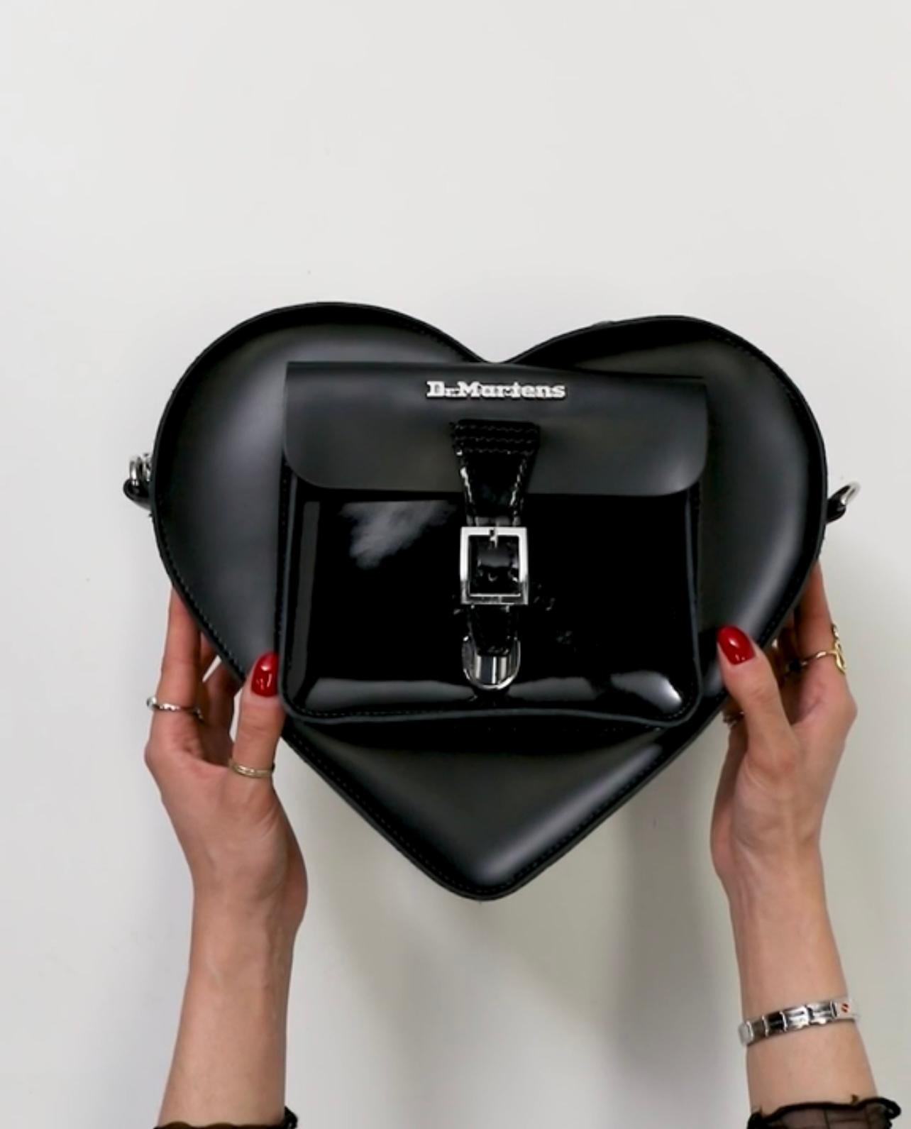 תיק DR.MARTENS HEART BACKPACK תיק DR.MARTENS HEART BACKPACK