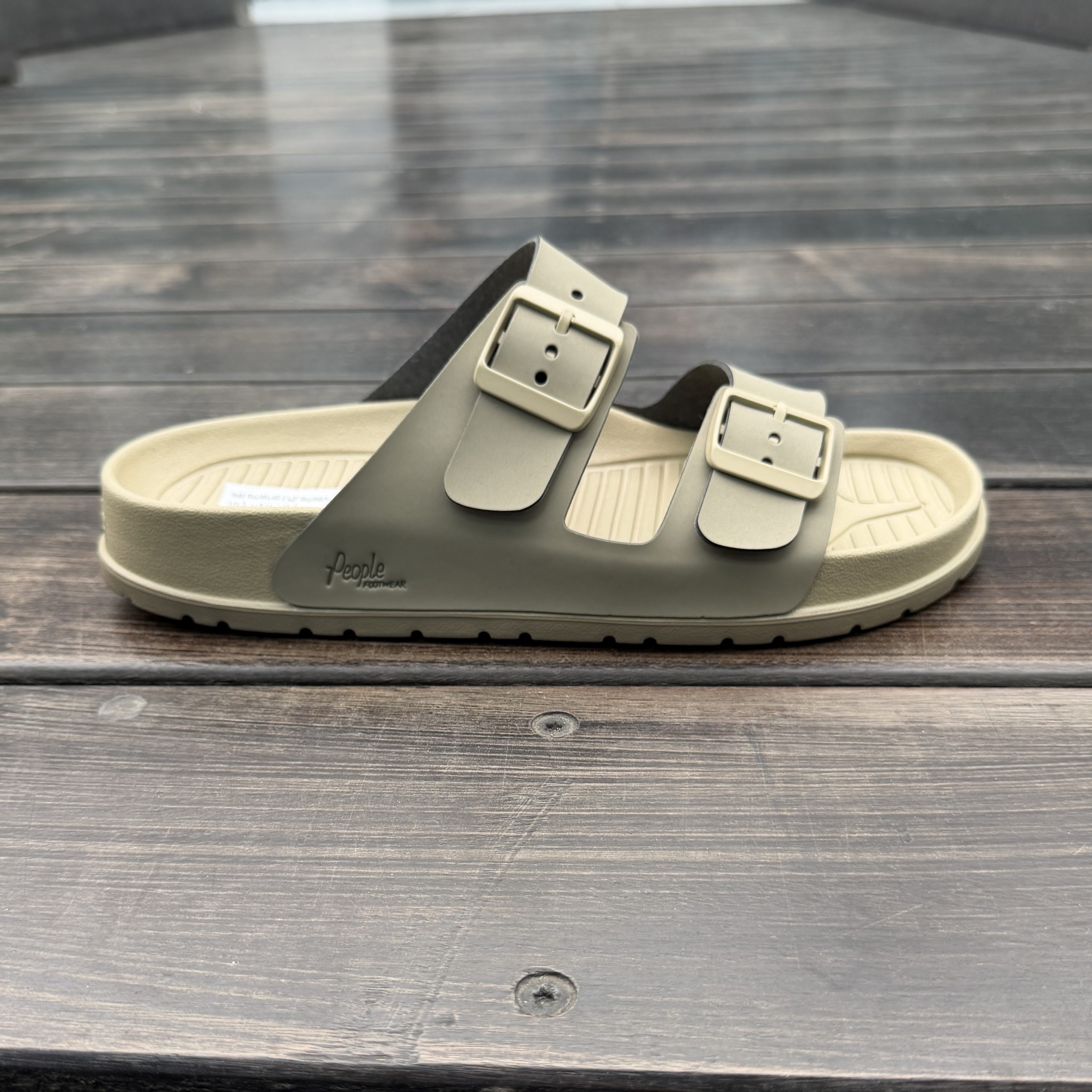 כפכפי PEOPLE THE LENNON HERITAGE