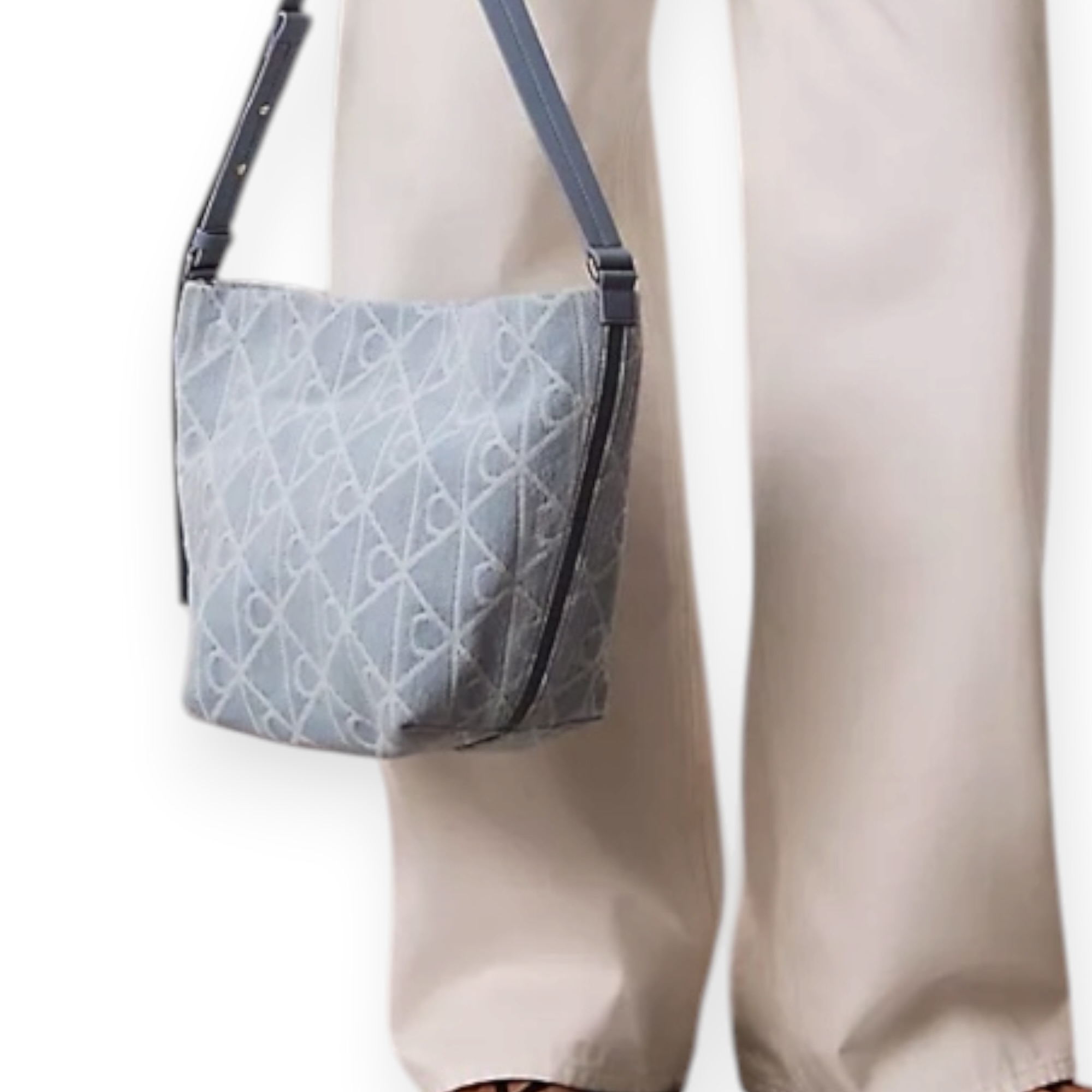 תיק CALVIN KLEIN AOP DENIM BUCKET