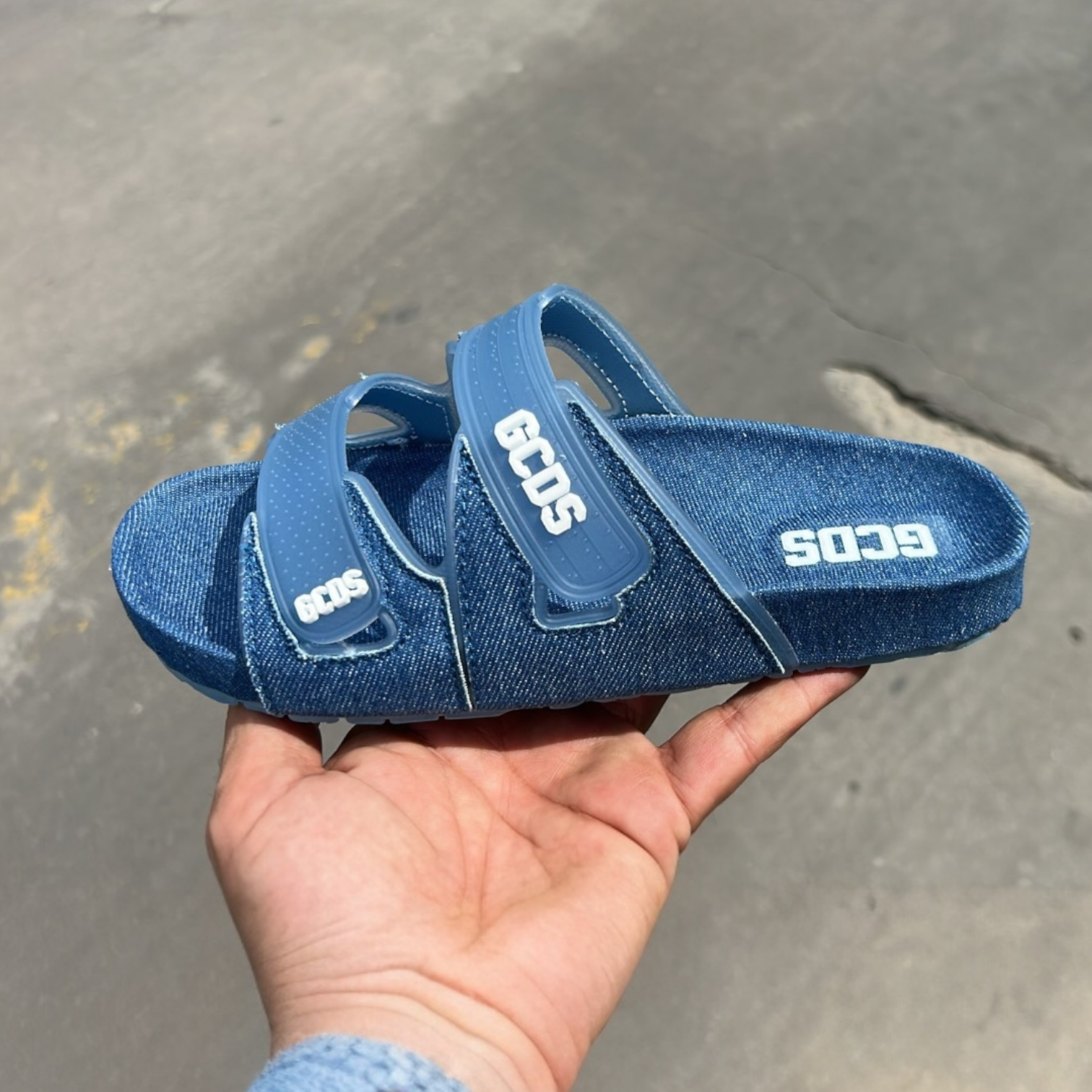 נעלי נשים מכירה מוקדמת צפי הגעה 21.4.26 GCDS WOMEN SLIDERS DENIM FLAT