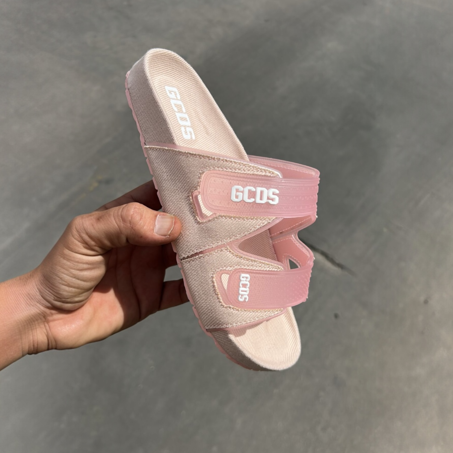 נעלי נשים מכירה מוקדמת צפי הגעה 21.4.26 GCDS WOMEN SLIDERS DENIM FLAT