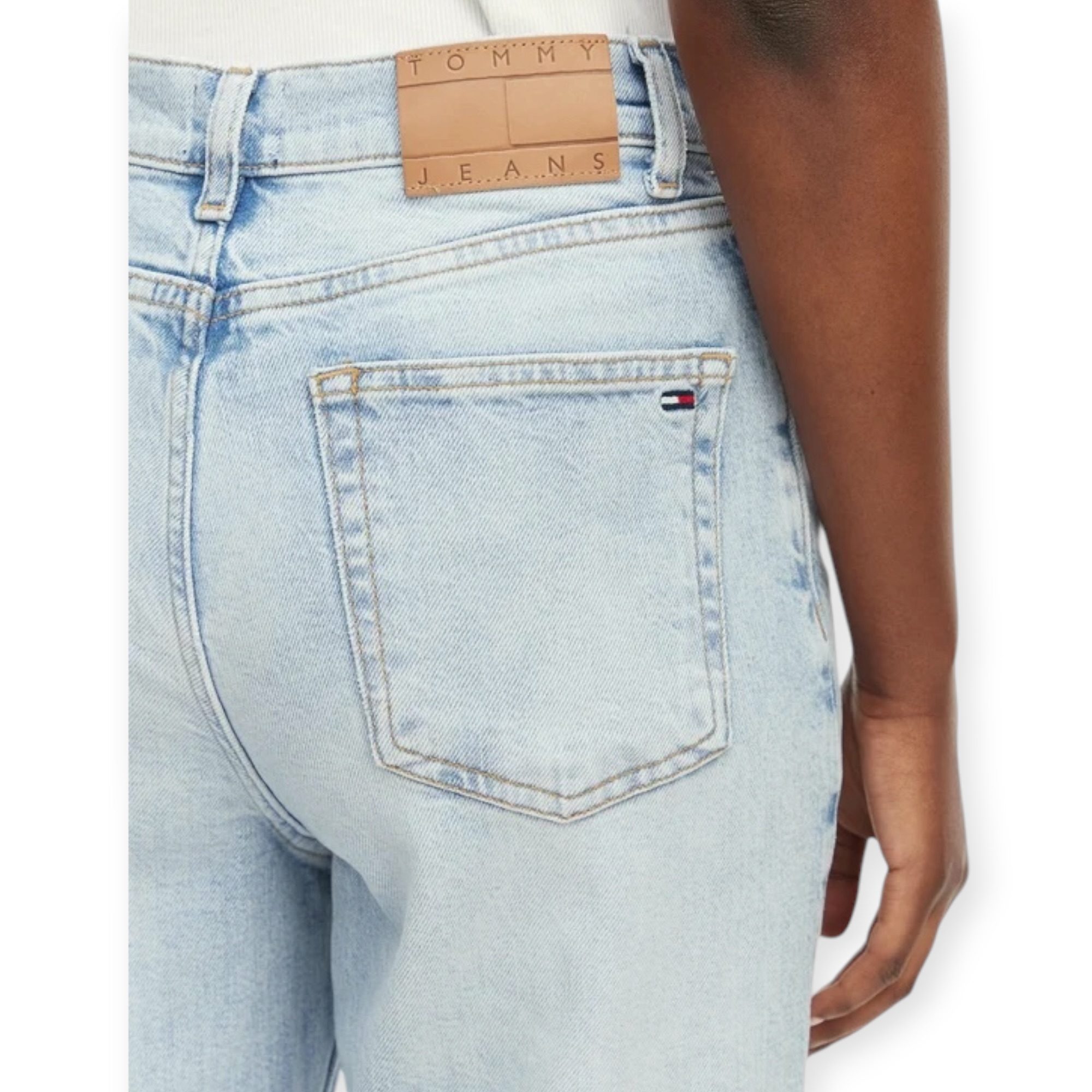גינס נשים TOMMY HILFIGER MOM JEAN גינס נשים TOMMY HILFIGER MOM JEAN