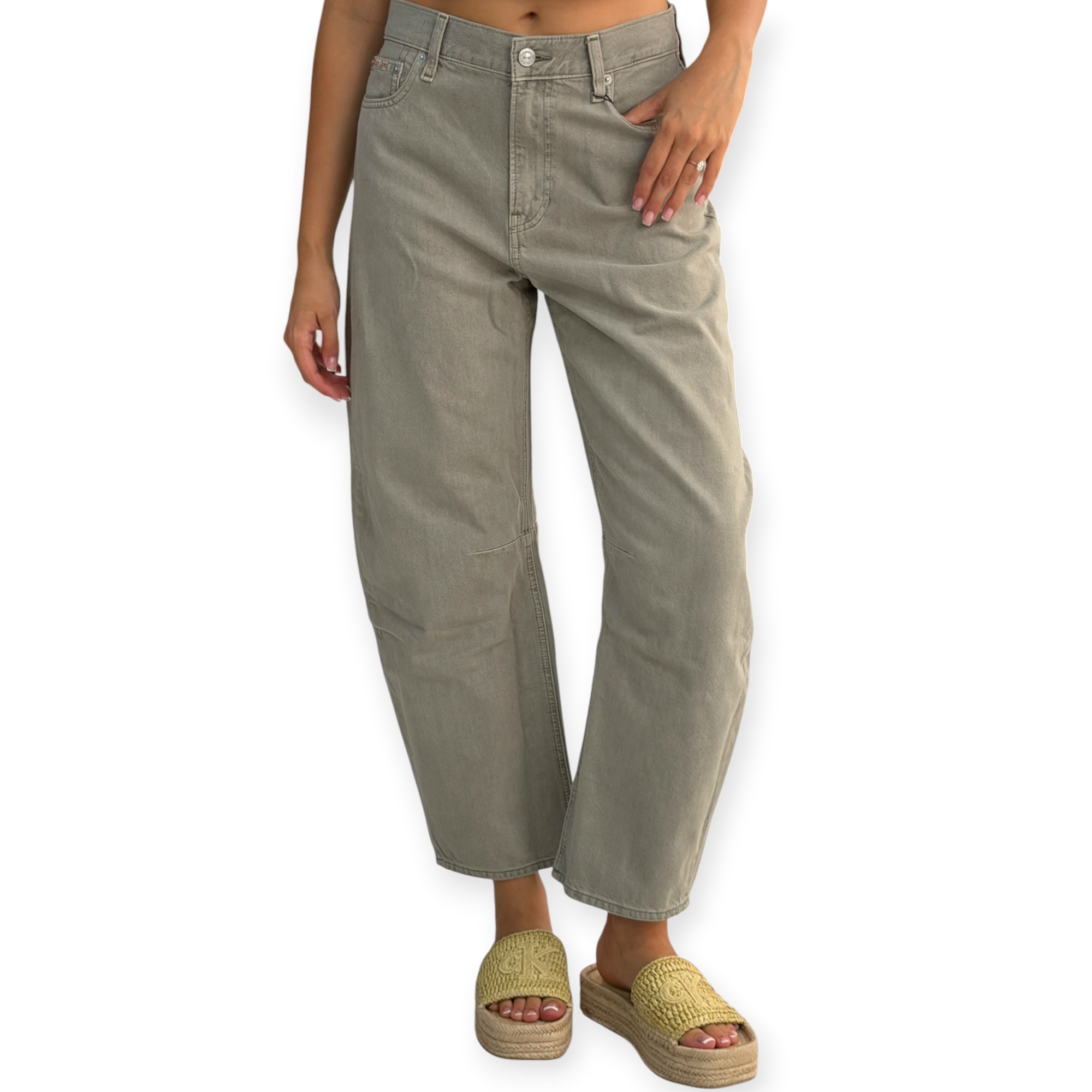 גינס נשים CLVIN KLEIN BARREL JEAN CROPPED JEANS גינס נשים CLVIN KLEIN BARREL JEAN CROPPED JEANS