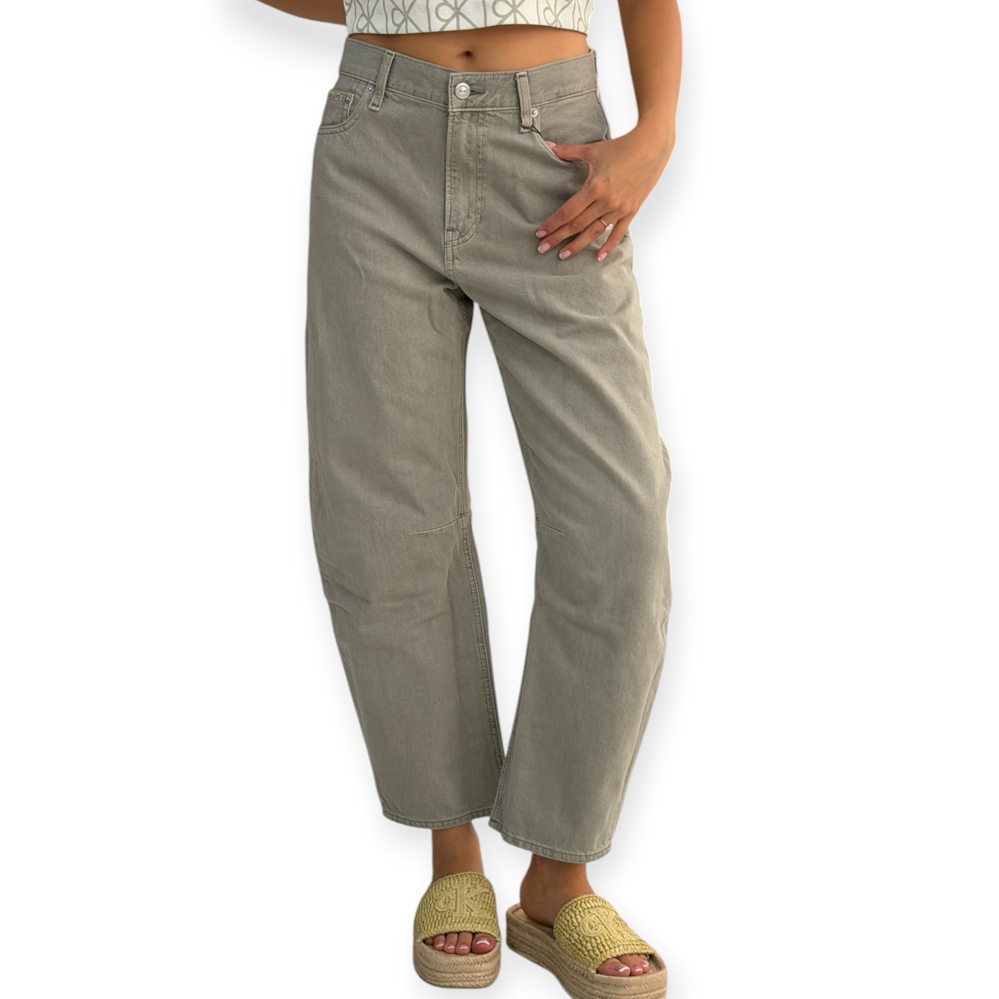 גינס נשים CLVIN KLEIN BARREL JEAN CROPPED JEANS גינס נשים CLVIN KLEIN BARREL JEAN CROPPED JEANS