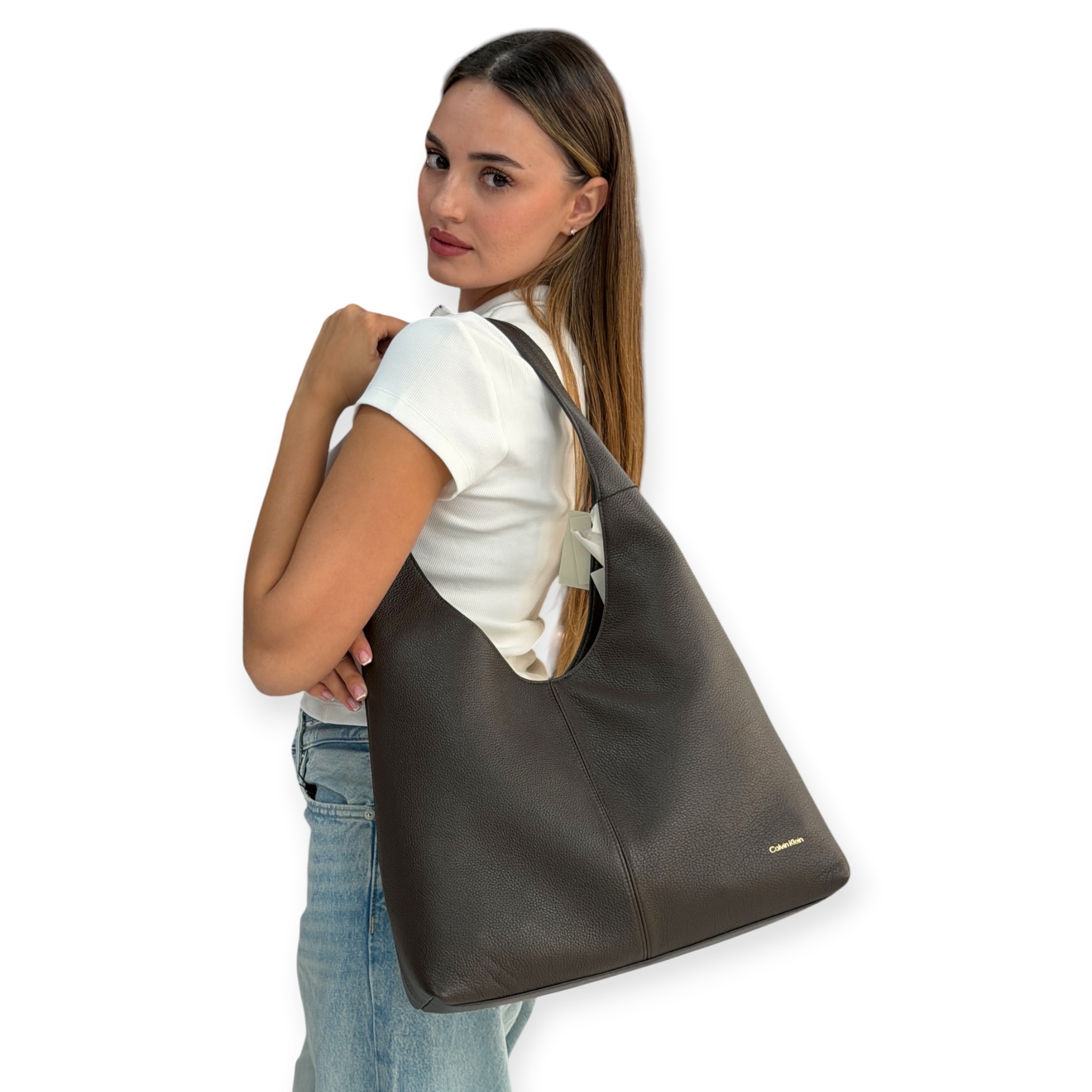 תיק עור נשים חום CALVIN KLEIN SLOUCHY LEATHER SHOULDER BAG תיק עור נשים חום CALVIN KLEIN SLOUCHY LEATHER SHOULDER BAG
