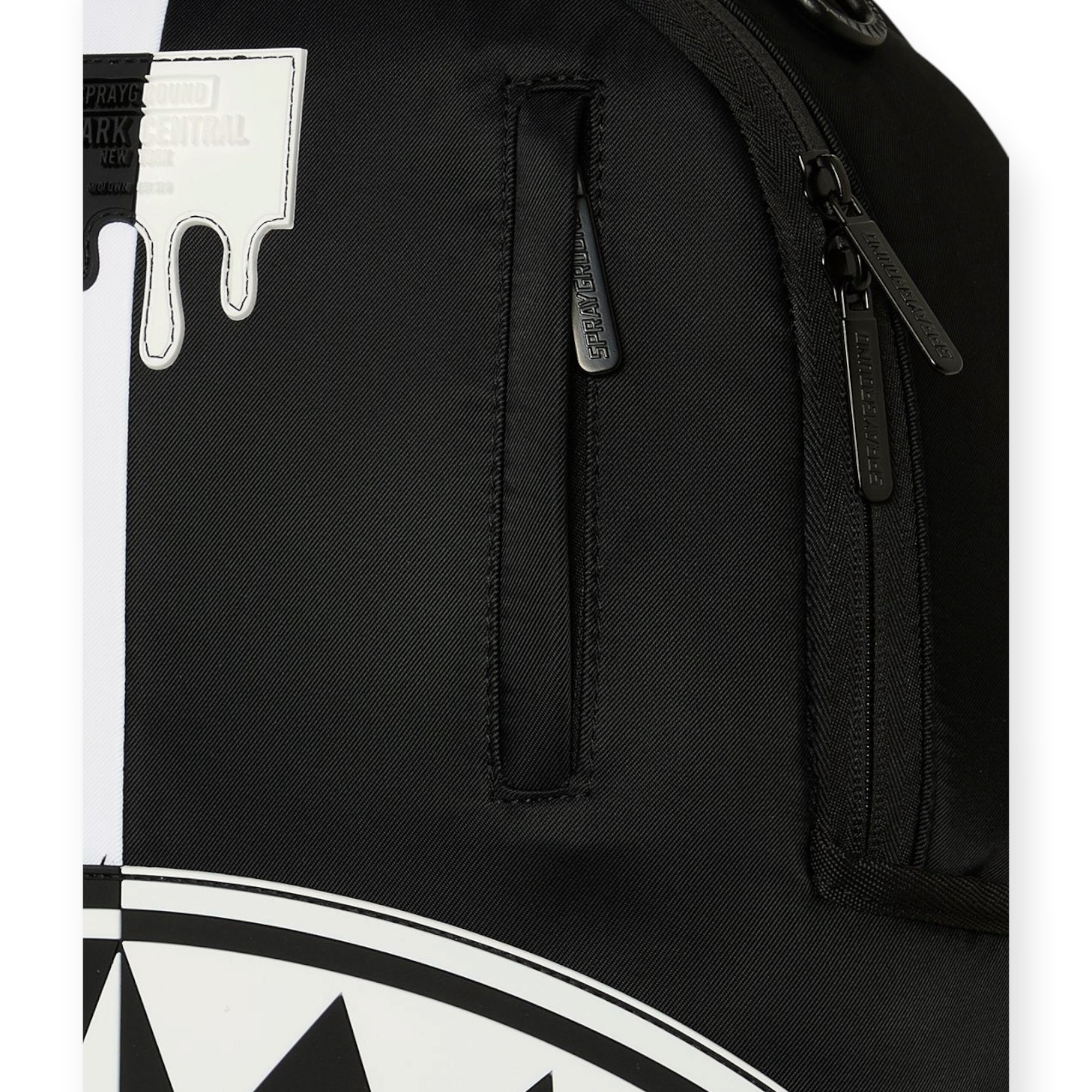 תיק גב מכירה מוקדמת צפי הגעה עד 16.7 SPRAYGROUND SHARK CENTRAL BLACK AND WHITE STENCIL BACKPACK
