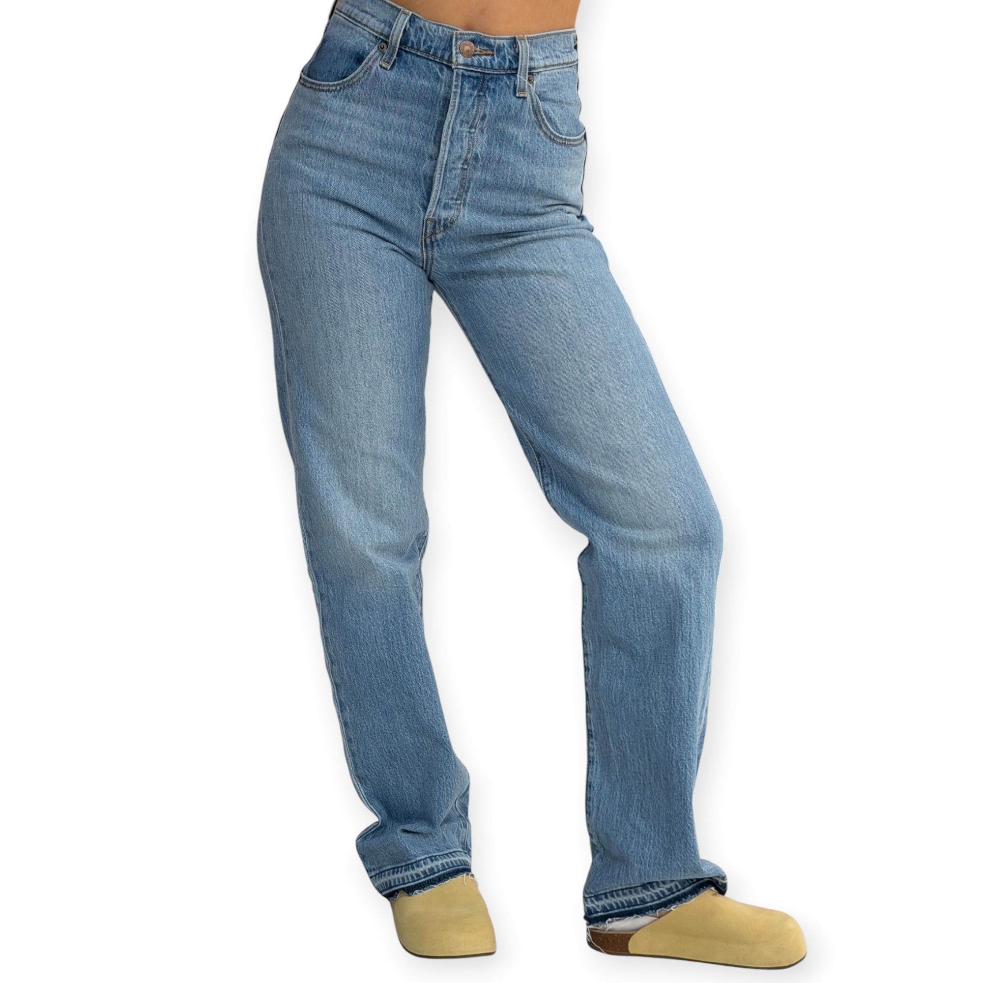 גינס נשים LEVIS RIBCAGE FULL LENGTH RECRAFYED גינס נשים LEVIS RIBCAGE FULL LENGTH RECRAFYED