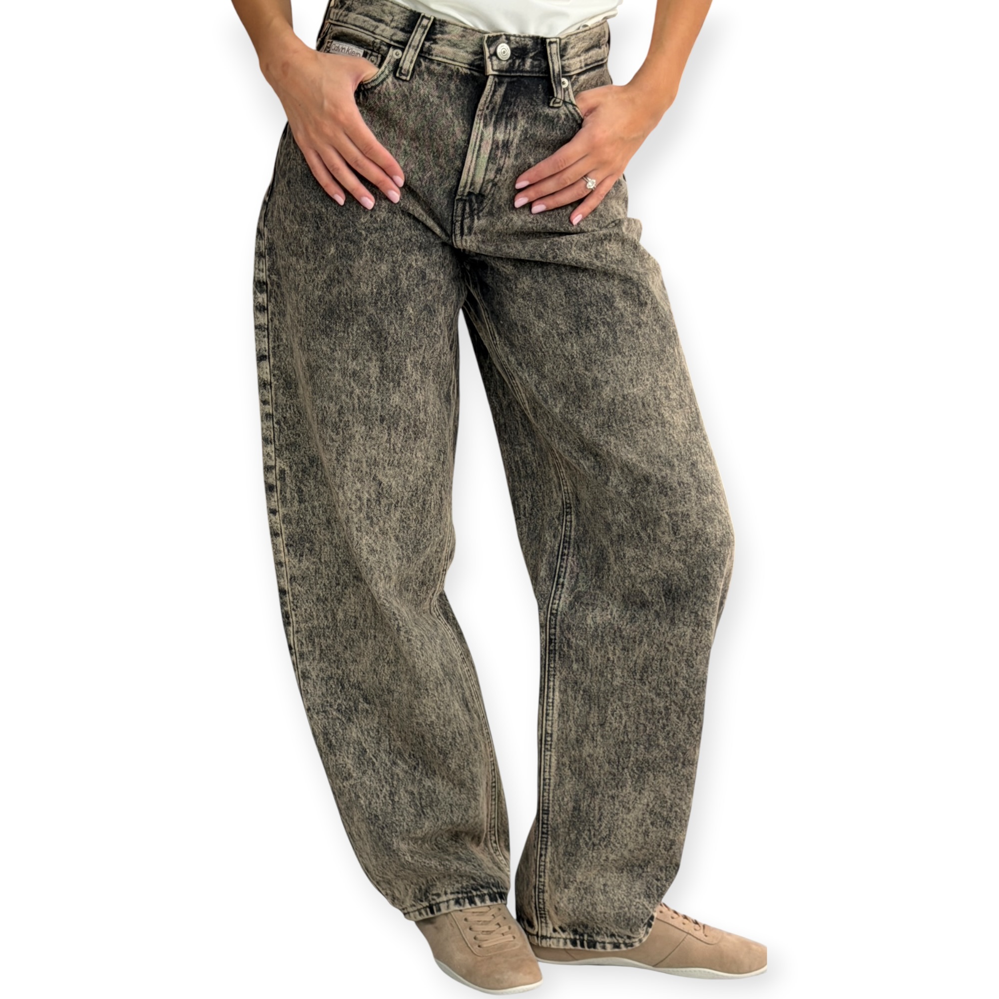 גינס נשים CLVIN KLEIN RELAXED BARREL JEANS גינס נשים CLVIN KLEIN RELAXED BARREL JEANS