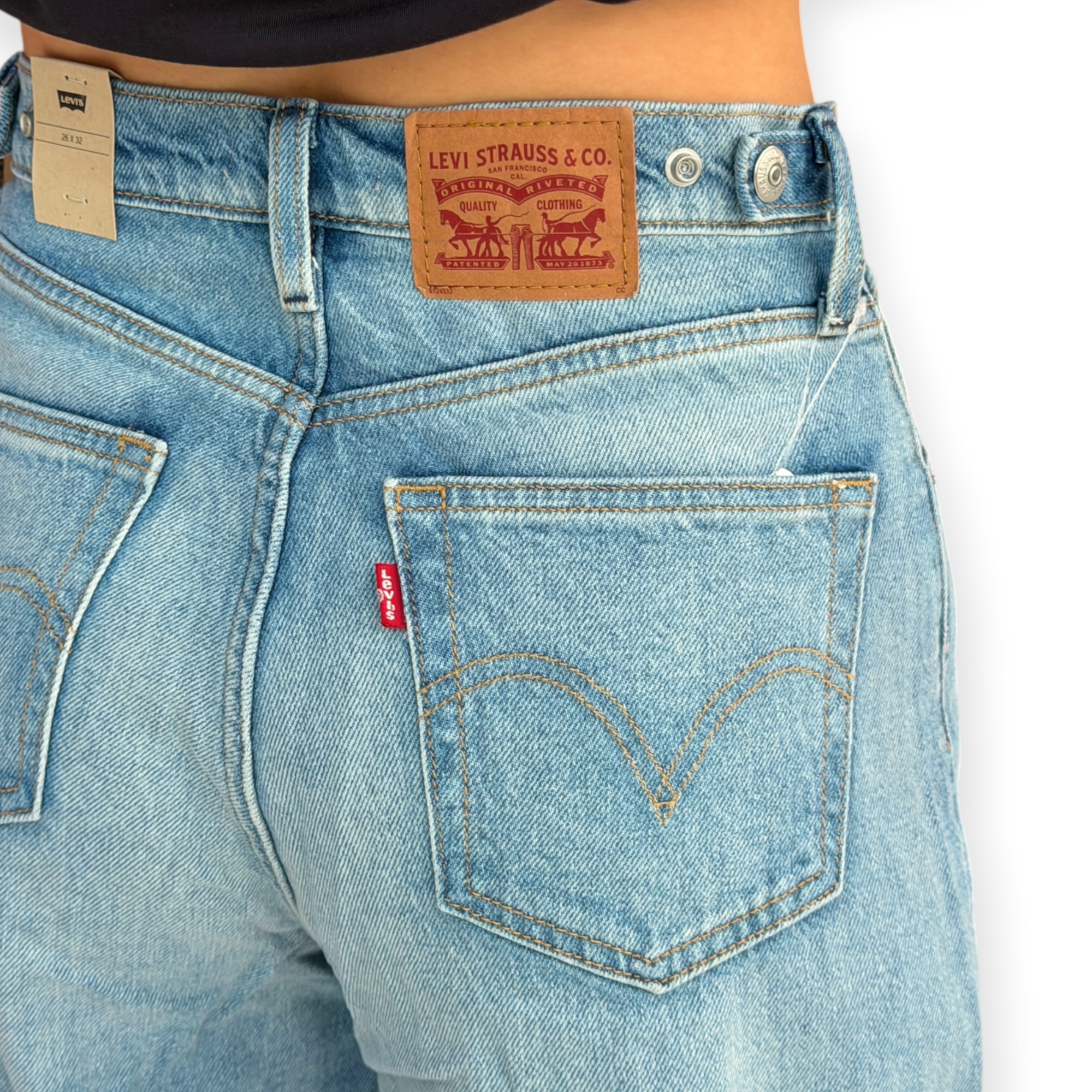 גינס נשים LEVIS CINCH BAGGY JEANS גינס נשים LEVIS CINCH BAGGY JEANS