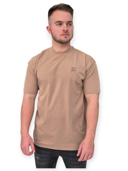 חולצה BLACK DOT TEE