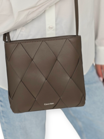 תיק CALVIN KLEIN WOVEN SQUARE CROSSBODY BAG