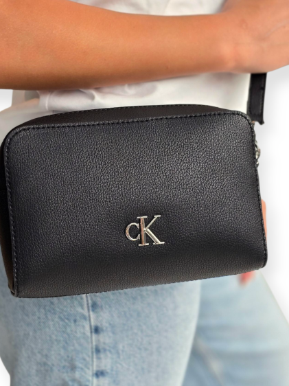 תיק CALVIN KLEIN MINIMAL MONOGRAM CAMERA BAG